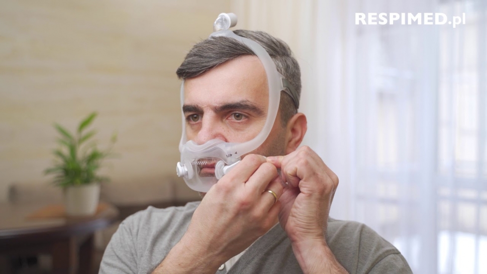 Jak prawidłowo zakładać maskę 'Dream Wear Full Face'